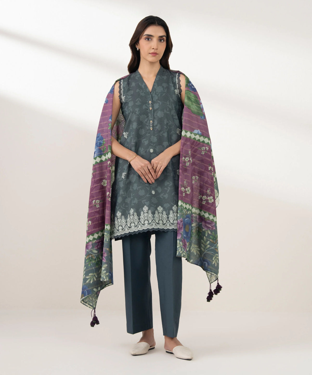 3 Piece - Embroidered Zari Lawn Suit