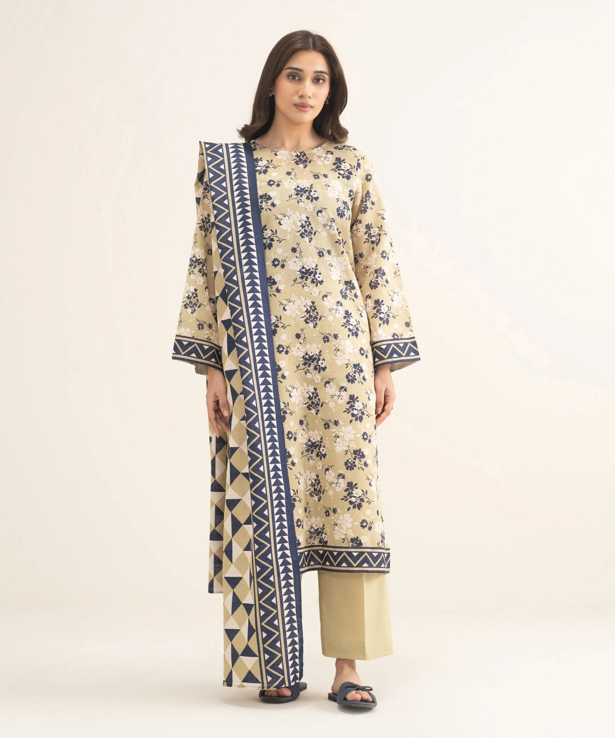 3 Piece - Printed Khaddar Suit