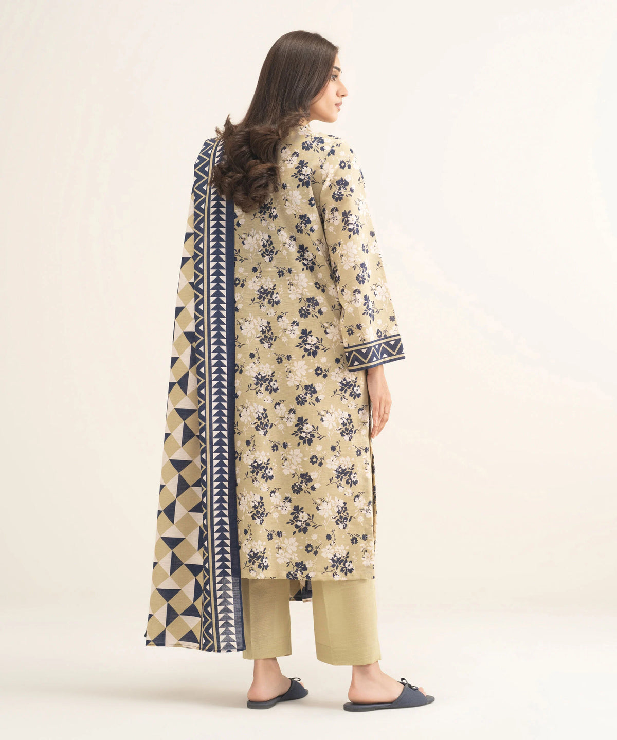 3 Piece - Printed Khaddar Suit