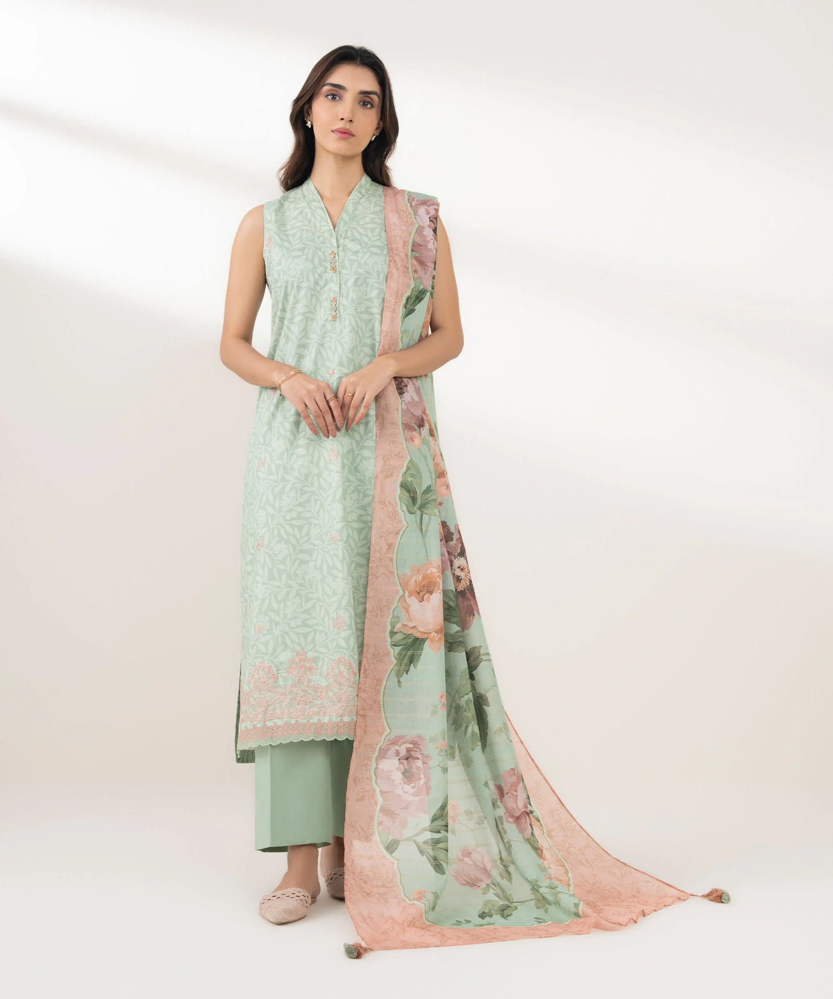 3 Piece - Embroidered Zari Lawn Suit