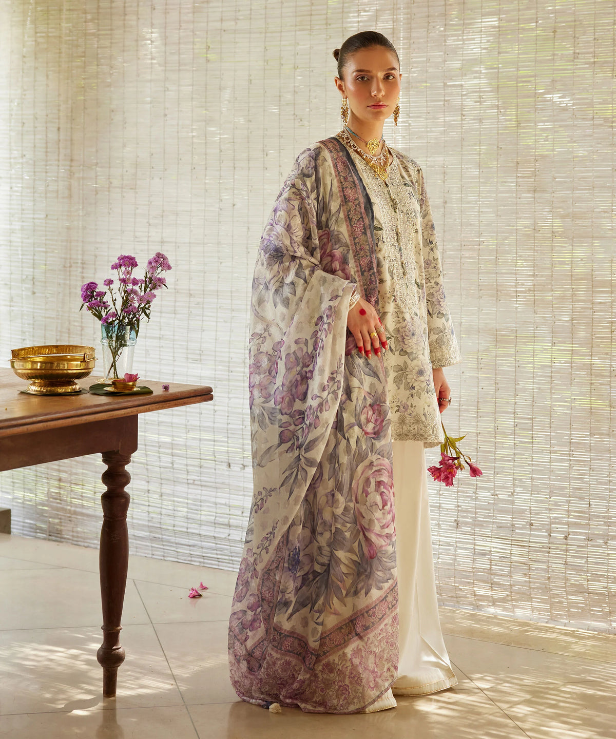 3 Piece - Embroidered Zari Lawn Suit
