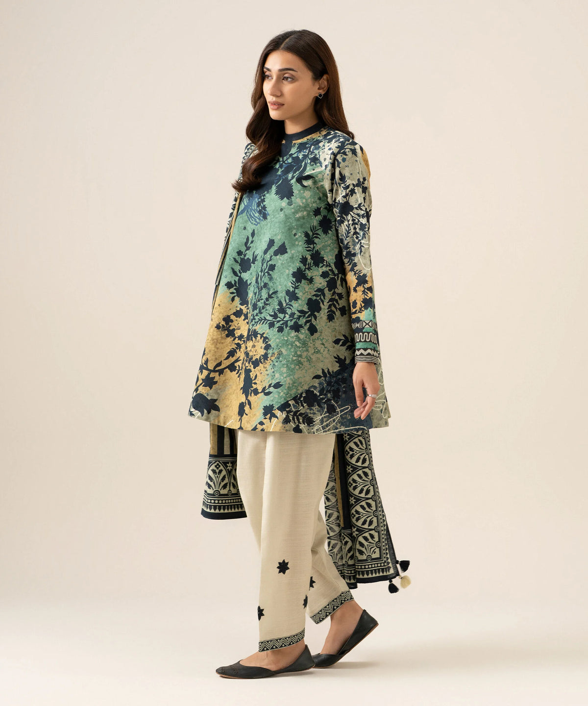 3 Piece - Printed Light Khaddar Suit