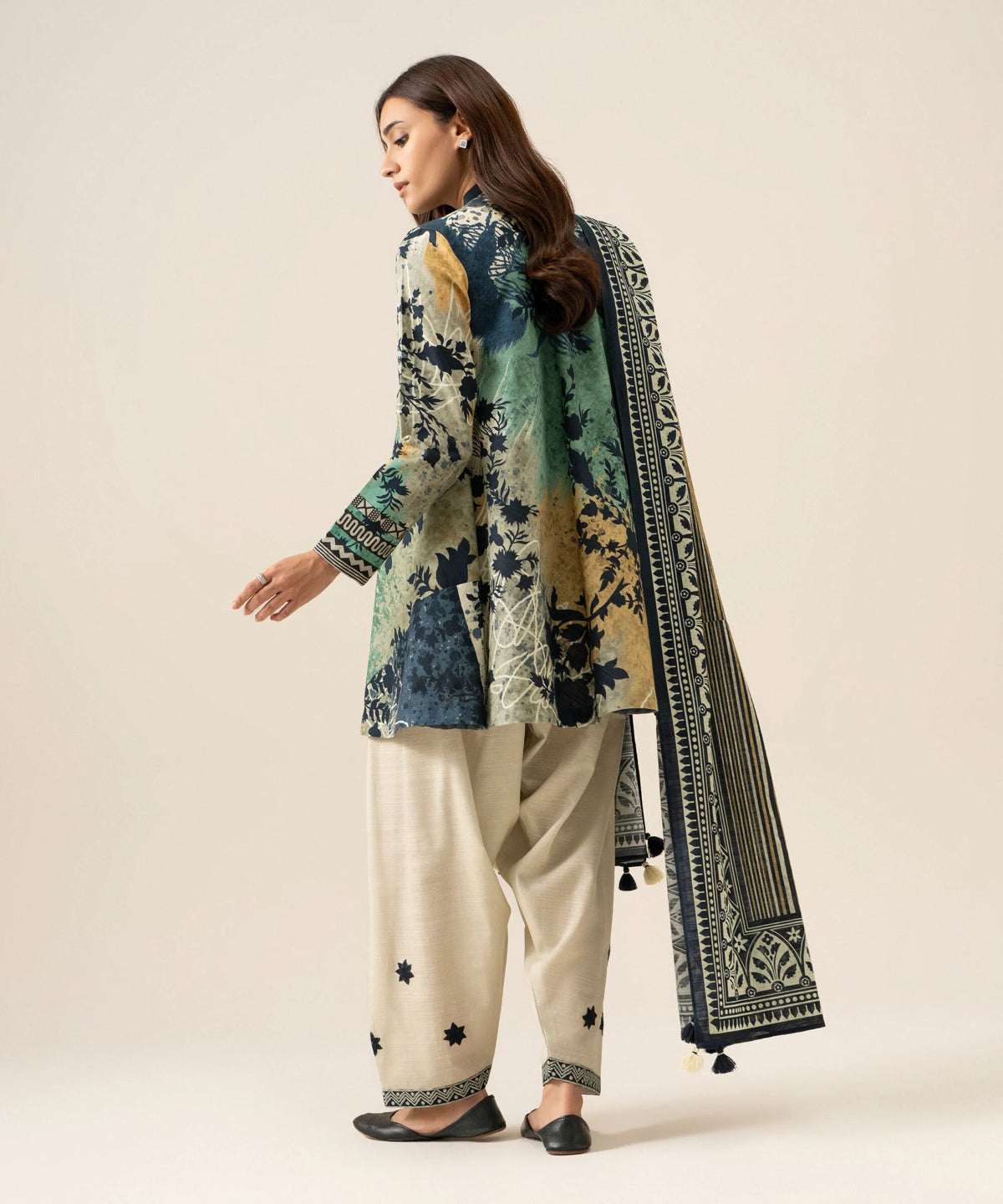 3 Piece - Printed Light Khaddar Suit