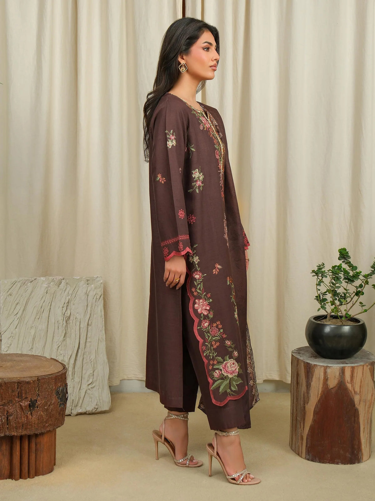 3 Piece Khaddar Suit-Embroidered (Unstitched)