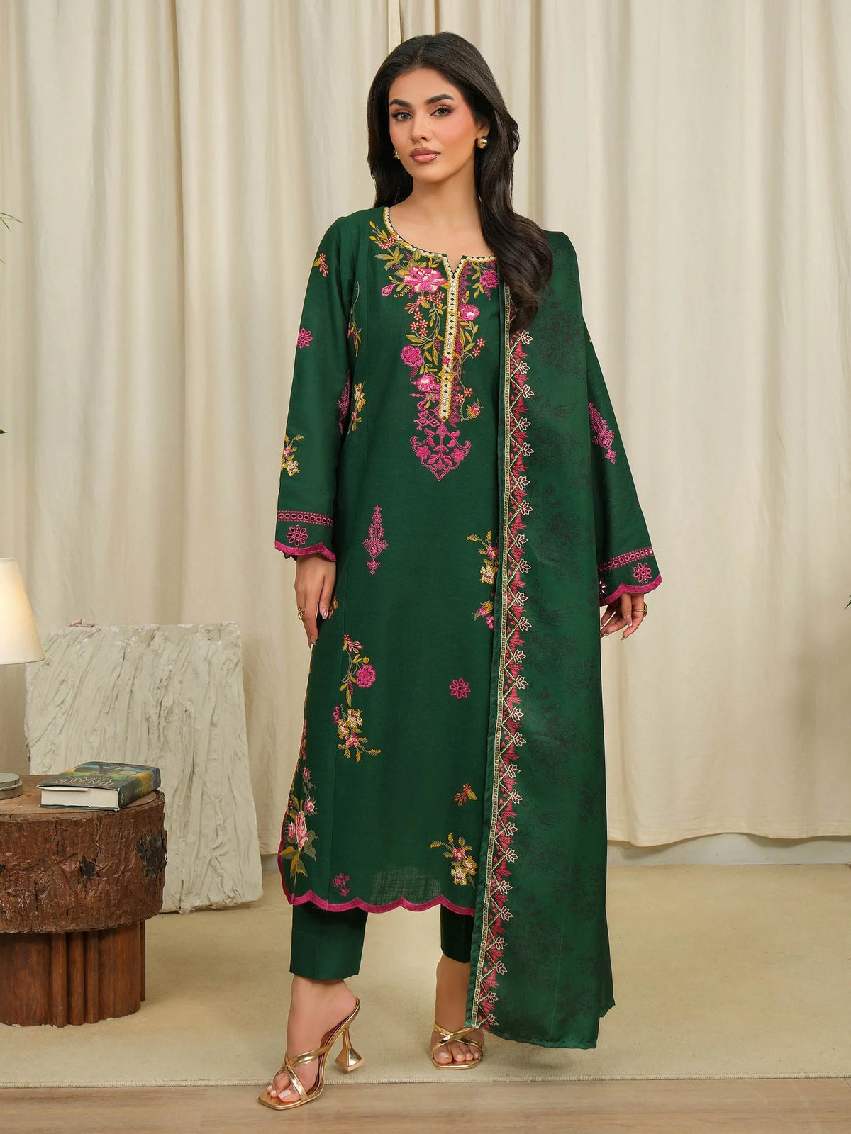 3 Piece Khaddar Suit-Embroidered (Unstitched)
