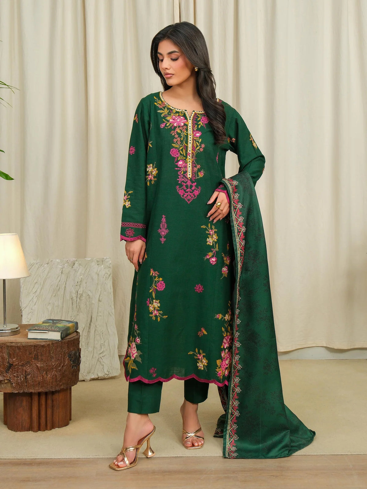 3 Piece Khaddar Suit-Embroidered (Unstitched)